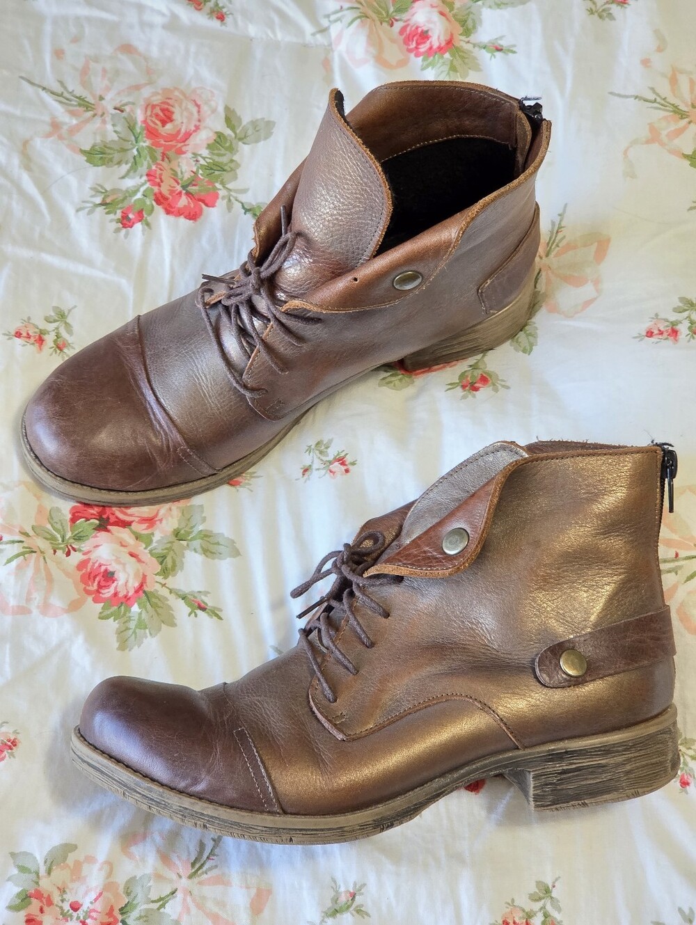Bueno Bronze Brown Leather Lace Up Ankle Boot Brass Snap Cap Toe Festival Size 7